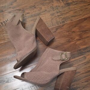 Kelsi Dagger Suede Sandals - 7.5